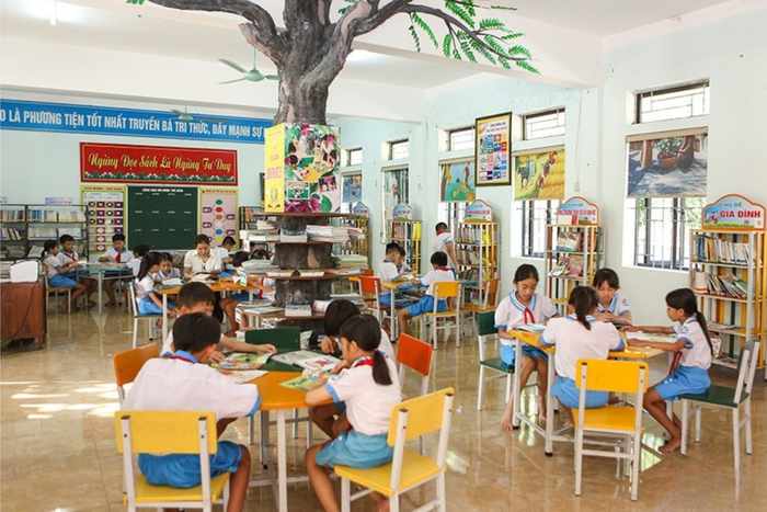 Học sinh Trường tiểu học Thạch Khê (xã Thạch Khê, tỉnh Hà Tĩnh) đọc sách trong thư viện. Ảnh: Sở GD&ĐT Hà Tĩnh cung cấp bai-dang-5.png
