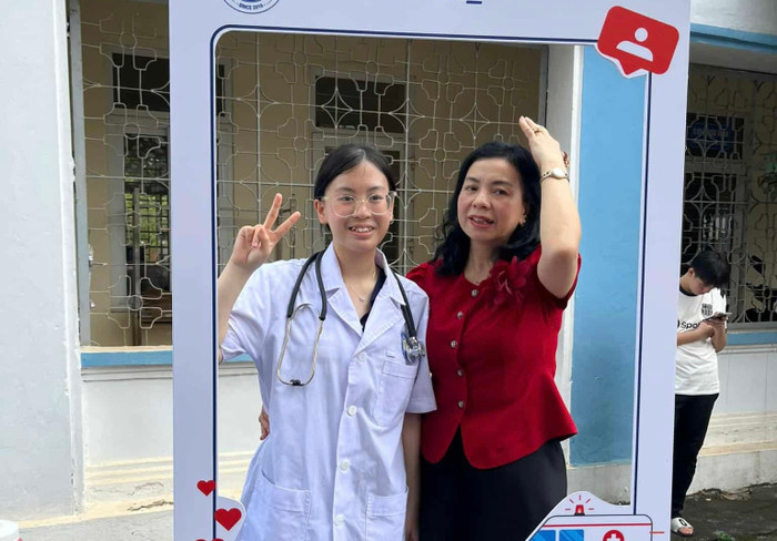 Chị Đào Thị Ngọc Lan (bên phải) và con gái. Ảnh: NVCC attozy4max3vt4-hopmntfez0nrklfx9avrsdlytqrguyq.jpg