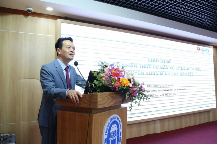 Thạc sĩ Lương Tuấn Long - Trưởng phòng Công tác chính trị và sinh viên, Trường Đại học Mở Hà Nội. Ảnh: NTCC fa89d47a-4b05-4fdd-b85c-aac70bc63fa6.jpg