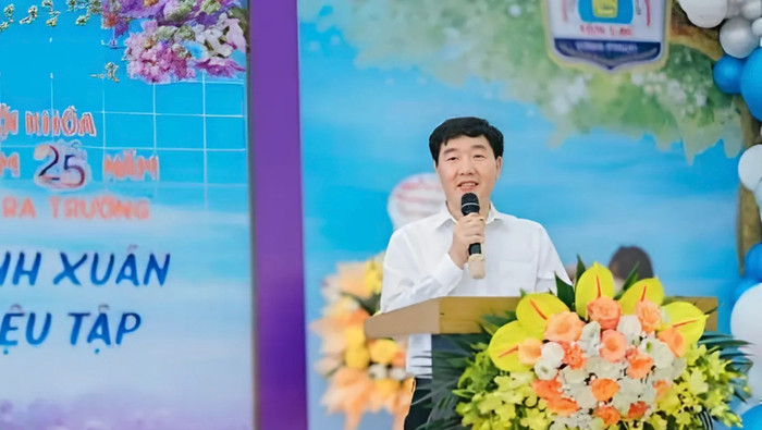 Thầy Phạm Kiều Hưng - Hiệu trưởng Trường Trung học cơ sở Yên Lạc. Ảnh: website nhà trường img-9577.jpg