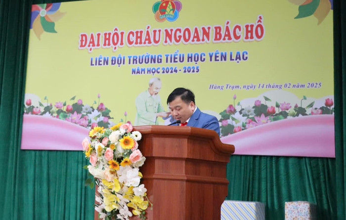 Thầy Bùi Văn Chiên – Hiệu trưởng Trường Tiểu học Yên Lạc. Ảnh: NVCC 493418805-1213085200826713-7970892597161548507-n.jpg