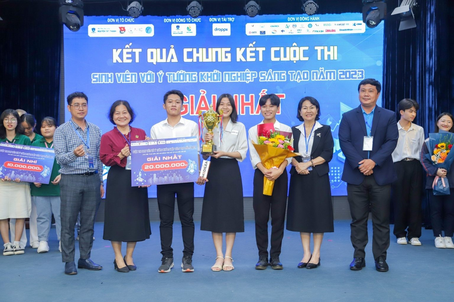 Sinh viên Trường Đại học Nguyễn Tất Thành đạt thành tích xuất sắc trong các cuộc thi quốc gia và quốc tế – chứng minh chất lượng đào tạo gắn liền với thực tiễn. Ảnh: NTCC 2.jpg