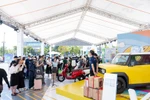 “Ngày hội thu xăng đổi điện” phủ sóng 3 miền, khách ùn ùn rước xe VinFast về nhà