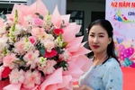 Được nuôi nấng bởi tình người ấm áp, cô giáo tiếng Anh mong giúp ích cho đời