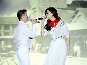 Hình ảnh trong "Dạ tiệc trắng" của Mr. Đàm. Hình ảnh trong "Dạ tiệc trắng" của Mr. Đàm.