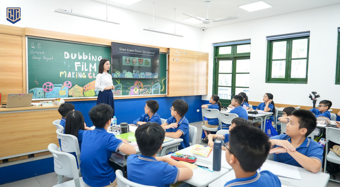 Học sinh Trường Trung học cơ sở - Trung học phổ thông Lý Thái Tổ (phường Yên Hòa, Hà Nội) trong một buổi học tiếng Anh. Ảnh NTCC. hoc-sinh-truong-ly-thai-to.jpg