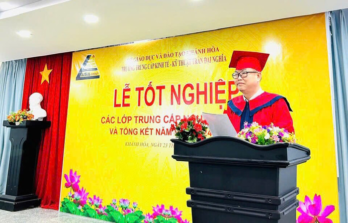 Thạc sĩ Hoàng Ngọc Dũng - Hiệu trưởng Trường Trung cấp Kinh tế – Kỹ thuật Trần Đại Nghĩa (tỉnh Khánh Hòa). Ảnh: NVCC. thay-dung.jpg