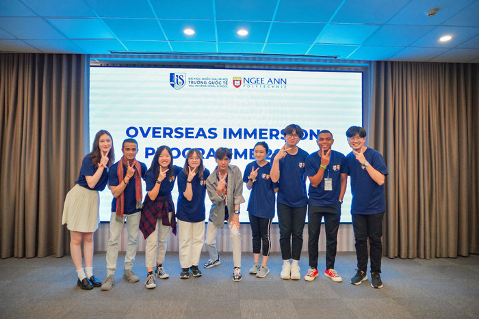 Duy Trung (đứng giữa) tham gia chương trình giao lưu quốc tế Overseas Immersion Programme tại Singapore. Ảnh: NVCC. 8-chuong-trinh-trao-doi-voi-singapore-overseas-immersion-programme.jpg
