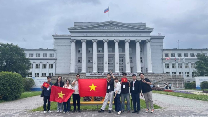 Sinh viên Trường Đại học Công nghiệp Thành phố Hồ Chí Minh trong chương trình trao đổi, học tập về điện hạt nhân tại Đại học Liên bang Ural. Ảnh: NTCC sinh-vien.jpg