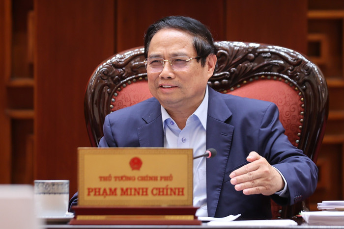 Thủ tướng gợi mở, cho ý kiến về một số nội dung cụ thể trong tổ chức Triển lãm. Ảnh: VGP/Nhật Bắc. img8681-17544795164131237119119.jpg