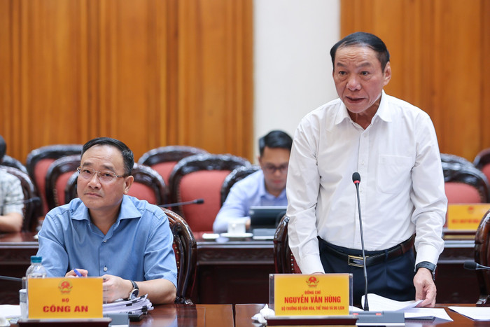 Bộ trưởng Bộ Văn hóa, Thể thao và Du lịch Nguyễn Văn Hùng báo cáo tại cuộc họp. Ảnh: VGP/Nhật Bắc. img8669-17544795141011359880151.jpg