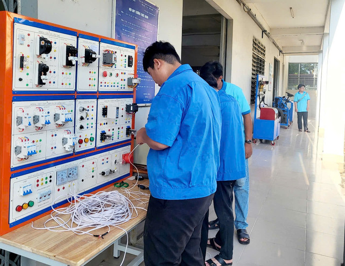 Học sinh Trường Trung cấp Nghề Dân tộc nội trú An Giang (tỉnh An Giang) trong một buổi học thực hành. Ảnh: NTCC. d5b2c9c0cdce7b9022df.jpg