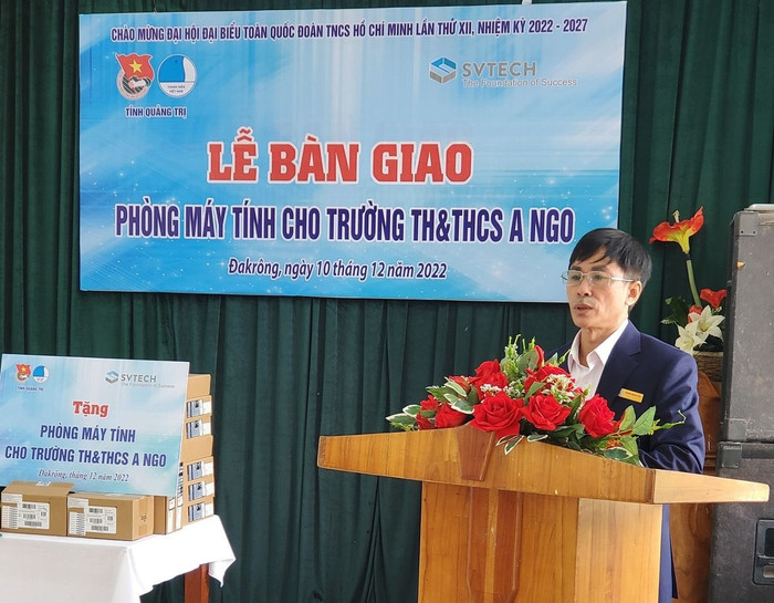 Thầy Hoàng Quang Cẩn – Hiệu trưởng Trường Tiểu học và Trung học cơ sở A Ngo (huyện Đakrông, tỉnh Quảng Trị). Ảnh: NVCC. thay-can.jpg