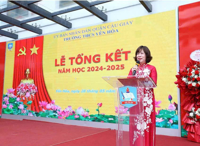 Cô Nguyễn Thị Thu Hằng - Hiệu trưởng Trường Trung học cơ sở Yên Hòa (phường Yên Hòa, Hà Nội). Ảnh: NVCC. 57055c47c13d4963102c.jpg