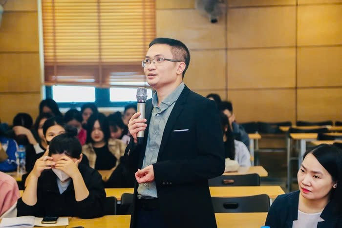 Tiến sĩ Phạm Kim Thư - Hiệu trưởng Trường Trung học phổ thông Mai Hắc Đế (phường Hoàng Văn Thụ, Hà Nội). Ảnh: NVCC. Tiến sĩ Phạm Kim Thư - Hiệu trưởng Trường Trung học phổ thông Mai Hắc Đế (phường Hoàng Văn Thụ, Hà Nội). Ảnh: NVCC.