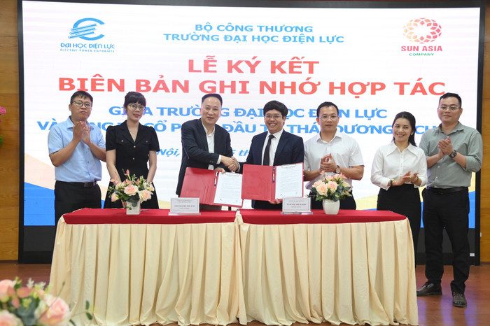 Trường Đại học Điện lực trong một buổi ký kết hợp tác với doanh nghiệp. Ảnh: website nhà trường. hop-tac-1.jpg