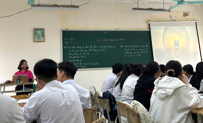 Học sinh Trung tâm Giáo dục nghề nghiệp - Giáo dục thường xuyên Cầu Giấy (phường Cầu Giấy, Hà Nội) trong một buổi học. Ảnh website trung tâm. hoc-sinh.jpg