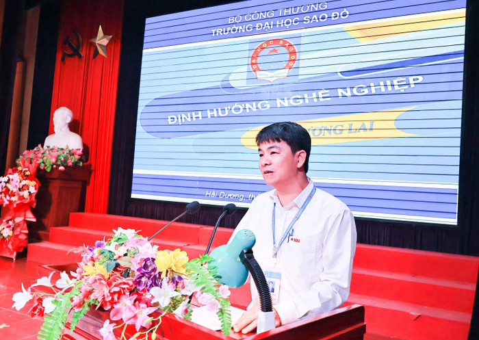 Thạc sĩ Tạ Hồng Phong - Trưởng phòng Phòng Quản lý chất lượng, Trường Đại học Sao Đỏ. Ảnh: NVCC. thay-phong-1.jpg
