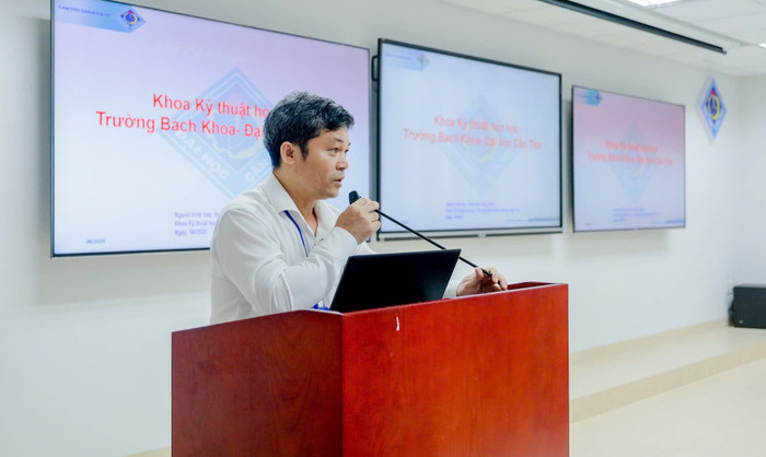 Phó Giáo sư, Tiến sĩ Đoàn Văn Hồng Thiện – Trưởng khoa, Khoa kỹ thuật Hóa học, Trường Bách khoa, Trường Đại học Cần Thơ. Ảnh: NVCC. d1f9ba62508be7d5be9a.jpg