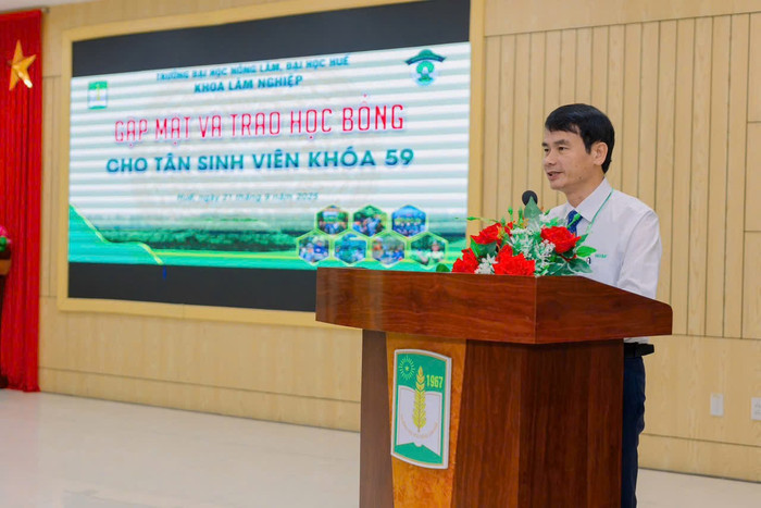 Phó Giáo sư, Tiến sĩ Nguyễn Hữu Văn - Phó Hiệu trưởng Trường Đại học Nông Lâm, Đại học Huế. Ảnh: NVCC. thay-van.jpg