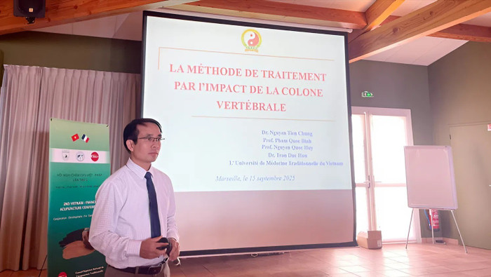Tiến sĩ Nguyễn Tiến Chung - Phó trưởng Bộ môn Nội y học cổ truyền, Phó Giám đốc Bệnh viện Tuệ Tĩnh, Học viện Y Dược học cổ truyền Việt Nam. Ảnh website bệnh viện. snapedit-1760162715011.jpg