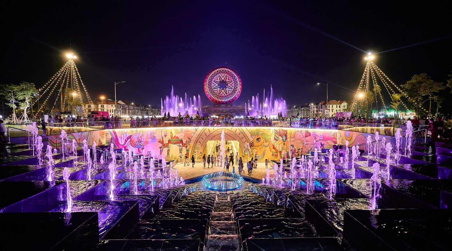 Show nhạc nước dài bậc nhất Việt Nam diễn ra mỗi tối tại Sun Urban City.