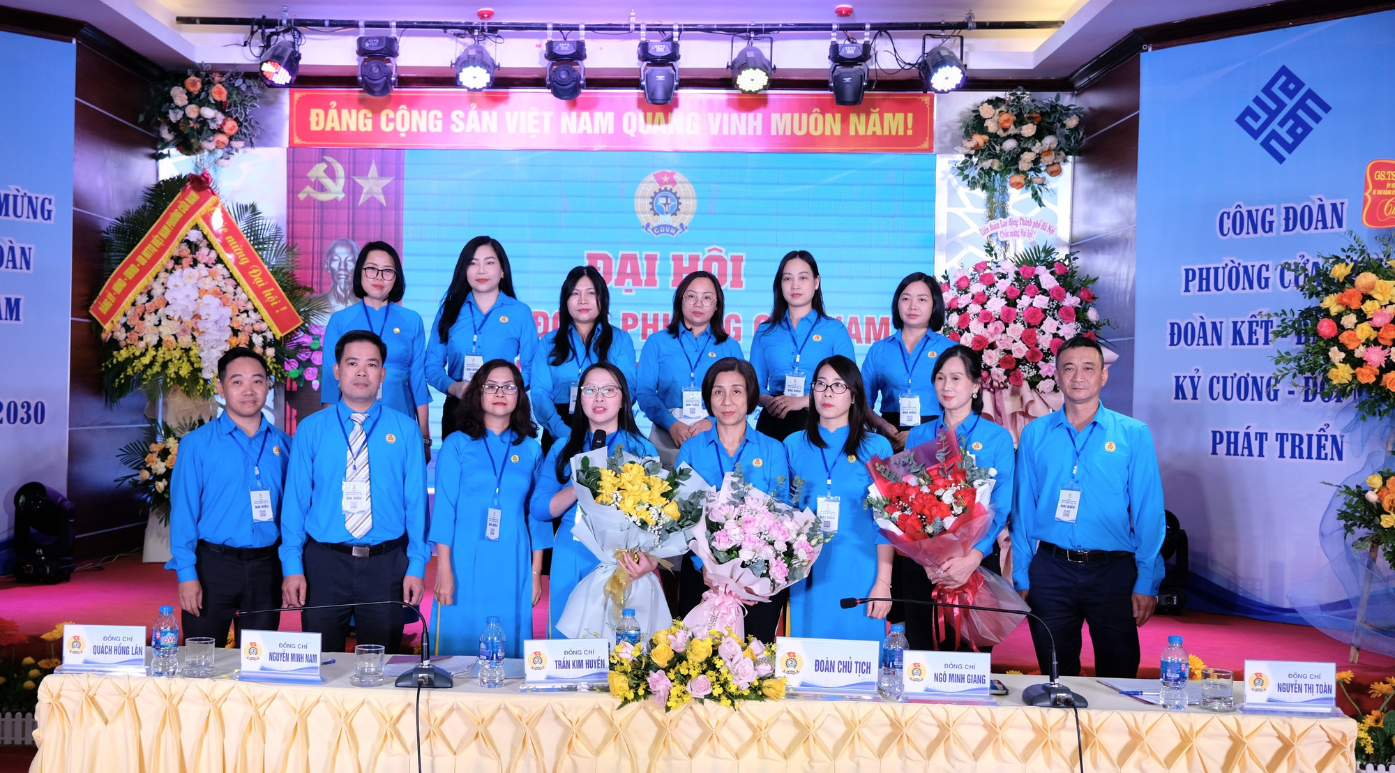 Ban chấp hành Công đoàn phường ra mắt Đại hội. dscf1430.jpg
