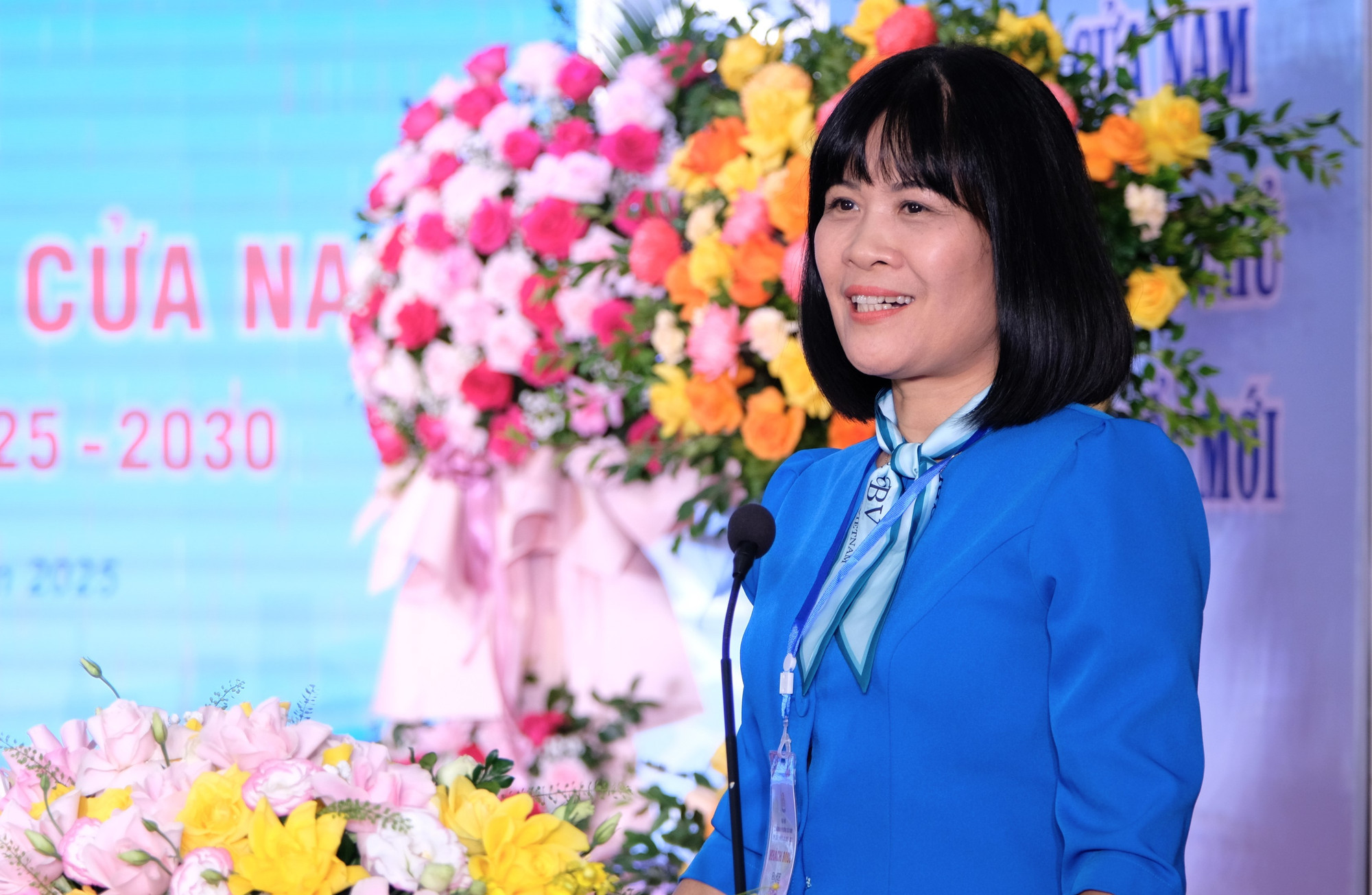 Bà Đỗ Hồng Vân - Ủy viên Đoàn Chủ tịch, Phó trưởng ban Quan hệ Lao động, Tổng Liên đoàn Lao động Việt Nam. dscf1347.jpg