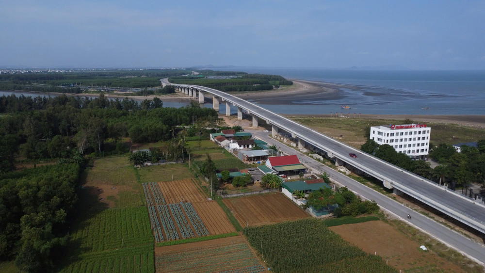 Ngoài Cầu Cửa Hội, trên tuyến đường này còn có 7 cây cầu lớn, nhỏ khác GDVN_9.jpg