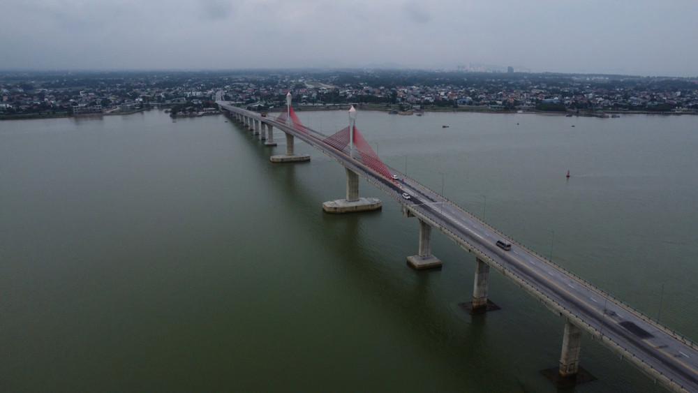 Điểm cuối của tuyến đường ven biển Nghi Sơn - Cửa Lò là Cầu Cửa Hội. Sau khi cây cầu này hoàn thành và đưa vào sử dụng góp phần rất lớn vào việc lưu thông và phát triển kinh tế của hai địa phương Nghệ An và Hà Tĩnh GDVN_1.jpg