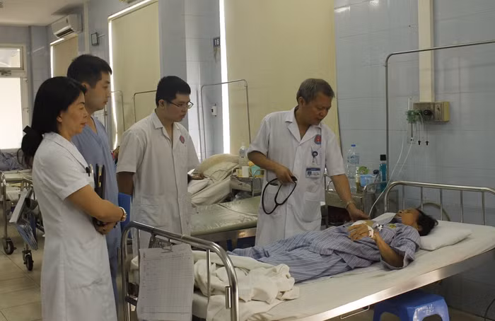 Bộ trưởng Tiến: “Bộ Y tế đánh giá cao những thành tựu Bệnh viện E đã đạt được" ảnh 4