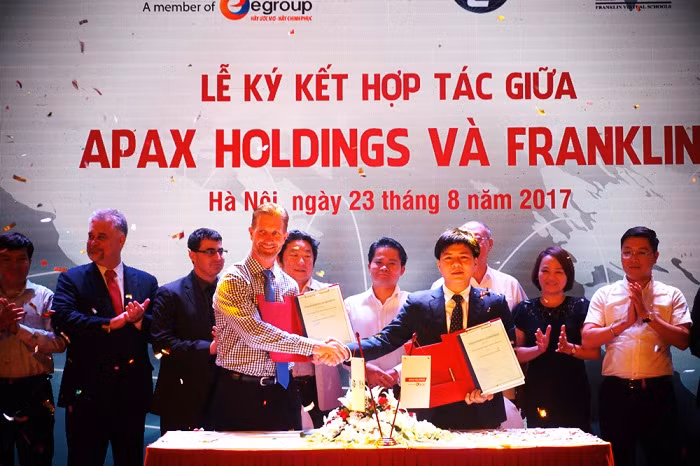 Ông Nguyễn Ngọc Thuỷ - Chủ tịch Egroup và ông David Hooser – Chủ tịch Tập đoàn Franklin ký kết xây dựng Apax Franklin. ảnh: Eg.