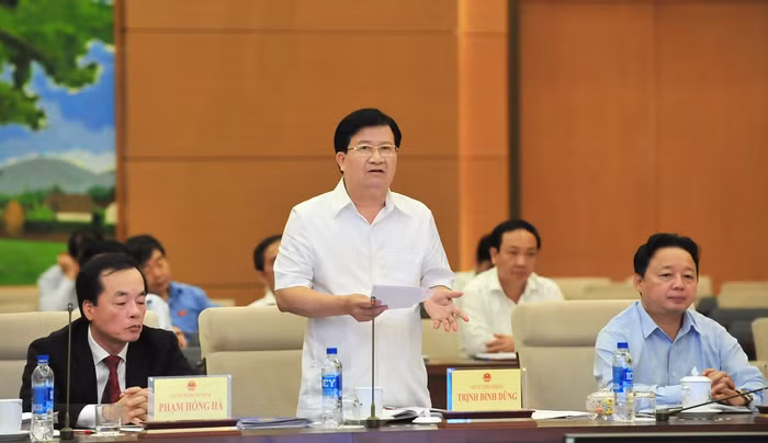 Phó Thủ tướng Trịnh Đình Dũng yêu cầu: Không có ngoại lệ khi xử lý vi phạm quản lý đầu tư, xây dựng đô thị. ảnh: vgp. Phó Thủ tướng Trịnh Đình Dũng yêu cầu: Không có ngoại lệ khi xử lý vi phạm quản lý đầu tư, xây dựng đô thị. ảnh: vgp.