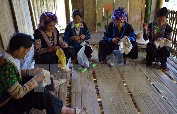 Cả nước chung tay vì người nghèo - Không để ai bị bỏ lại phía sau. ảnh: TTXVN. Cả nước chung tay vì người nghèo - Không để ai bị bỏ lại phía sau. ảnh: TTXVN.