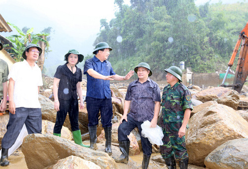 Phát động quyên góp ủng hộ giáo viên, học sinh vùng lũ lụt ảnh 2 Phát động quyên góp ủng hộ giáo viên, học sinh vùng lũ lụt ảnh 2