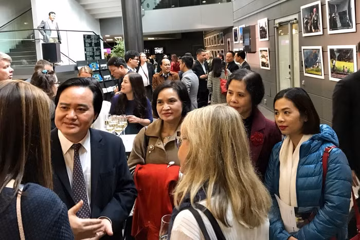 Ban giám hiệu hệ thống Trường Việt Úc Hà Nội và Trường Lê Quý Đôn trong chuyến công tác cùng Bộ trưởng Bộ Giáo dục và Đào tạo tại ba nước Bắc Âu.