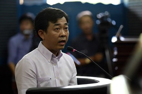 Bị cáo Nguyễn Minh Hùng - nguyên Chủ tịch Hội đồng quản trị, kiêm Tổng giám đốc Công ty Cổ phần VN Pharma - Ảnh: HỮU KHOA/Tuổi trẻ. Bị cáo Nguyễn Minh Hùng - nguyên Chủ tịch Hội đồng quản trị, kiêm Tổng giám đốc Công ty Cổ phần VN Pharma - Ảnh: HỮU KHOA/Tuổi trẻ.