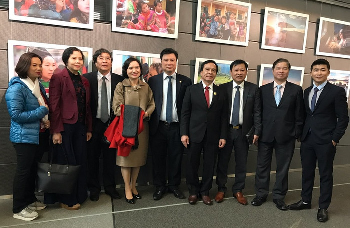 Các thành viên trong đoàn công tác của Việt Nam tại Phần Lan.