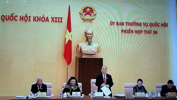 Chủ tịch Quốc hội Nguyễn Sinh Hùng: "Các đồng chí mà không làm cụ thể thì sau này người ta ra văn bản hành chính vô tội vạ". ảnh: Ngọc Quang. Chủ tịch Quốc hội Nguyễn Sinh Hùng: "Các đồng chí mà không làm cụ thể thì sau này người ta ra văn bản hành chính vô tội vạ". ảnh: Ngọc Quang.