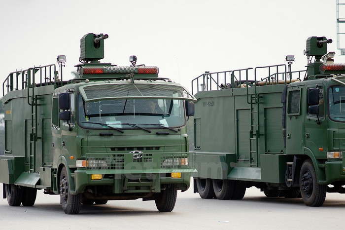 Xe phun nước đặc chủng chống bạo động của cảnh sát cơ động. ảnh: vietnam+