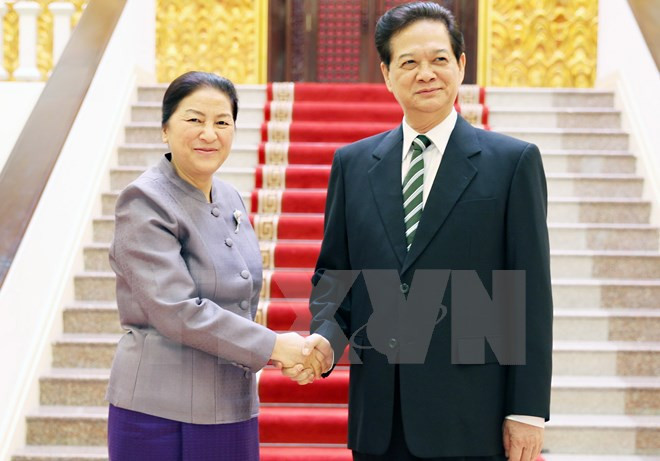 Thủ tướng Nguyễn Tấn Dũng đề nghị phía Lào hỗ trợ doanh nghiệp Việt Nam đang đầu tư kinh doanh tại đất nước Lào.