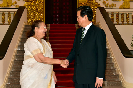 Thủ tướng Nguyễn Tấn Dũng tiếp Chủ tịch Hạ viện Ấn Độ - bà Sumitra Mahajan. ảnh: VGP.