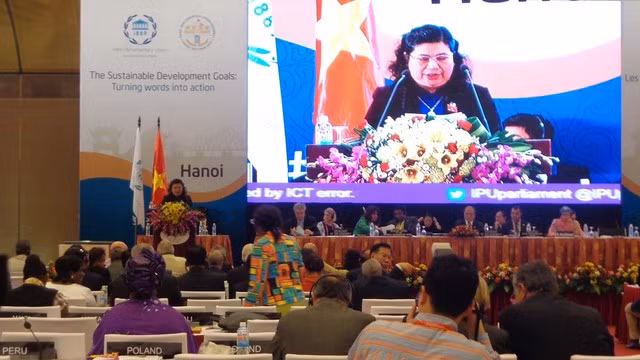 Phó Chủ tịch Quốc hội Việt Nam - bà Tòng Thị Phóng - Trưởng đoàn đại biểu IPU 132 Việt Nam, phát biểu về mục tiêu thiên niên kỷ. ảnh: SKĐS.