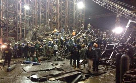 Rất nhiều thương vong sau vụ sập giàn giáo. ảnh: HV