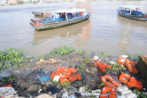 Nhiều kênh rạch tại TP.HCM ô nhiễm nghiêm trọng. ảnh: internet.