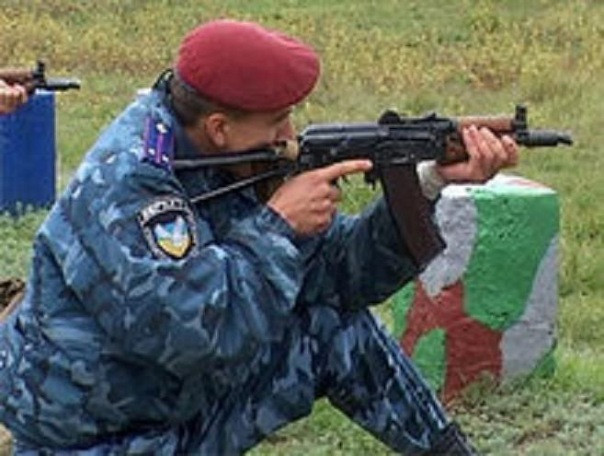 Trải qua các khóa huấn luyện trong điều kiện khó khăn gian khổ