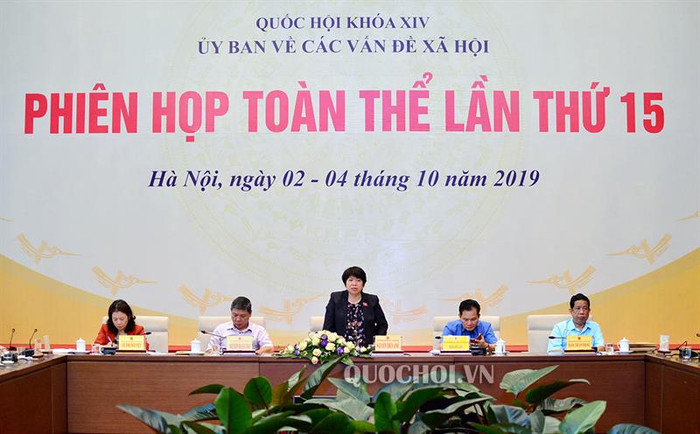 Ủy ban Về các vấn đề Xã hội thẩm tra báo cáo của Chính phủ về việc thực hiện nghị quyết 68 /2013/QH13 đẩy mạnh chính sách, pháp luật về Bảo hiểm y tế, tiến tới Bảo hiểm y tế toàn dân. Ủy ban Về các vấn đề Xã hội thẩm tra báo cáo của Chính phủ về việc thực hiện nghị quyết 68 /2013/QH13 đẩy mạnh chính sách, pháp luật về Bảo hiểm y tế, tiến tới Bảo hiểm y tế toàn dân.