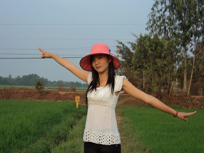 Ước muốn của mình rất nhỏ nhoi đó là tìm được một công việc tốt chút xíu để có thể thực hiƯớc mơ của Diễm là: “Mong một ngày nào đó mình sẽ được đi khắp mọi miền đất nước để tận mắt ngắm nhìn mảnh đất Việt Nam thân yêu”. Ước muốn của mình rất nhỏ nhoi đó là tìm được một công việc tốt chút xíu để có thể thực hiƯớc mơ của Diễm là: “Mong một ngày nào đó mình sẽ được đi khắp mọi miền đất nước để tận mắt ngắm nhìn mảnh đất Việt Nam thân yêu”.