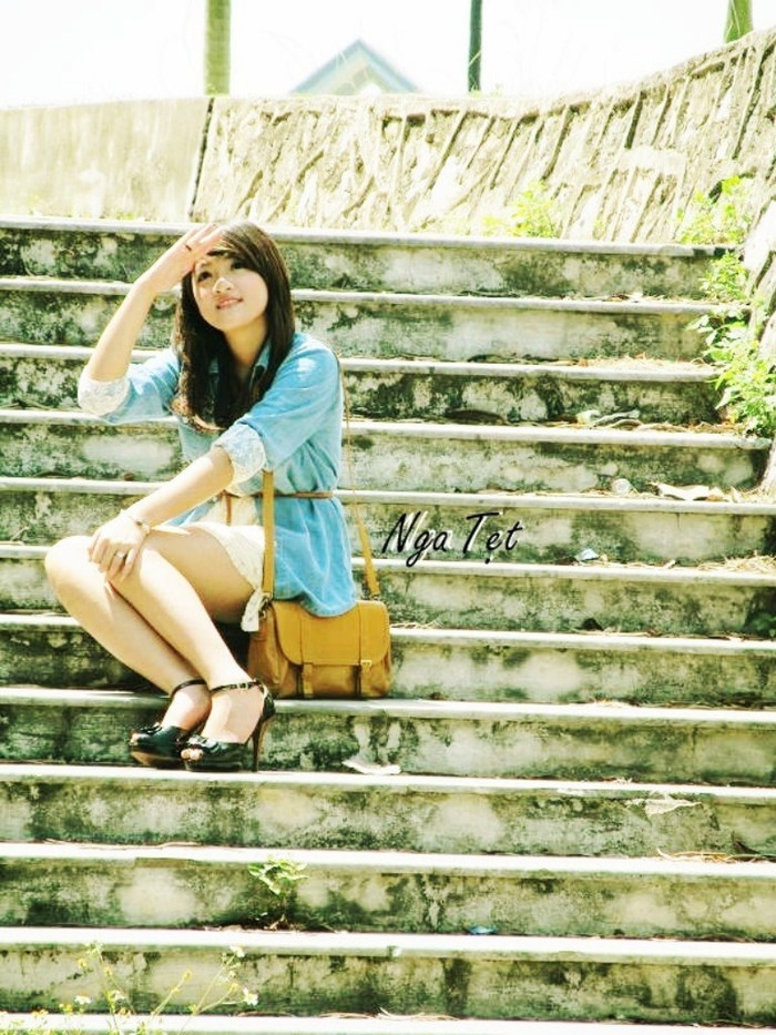 Hằng Nga có sở thích là nấu ăn, hát và nhảy. Hằng Nga có sở thích là nấu ăn, hát và nhảy.