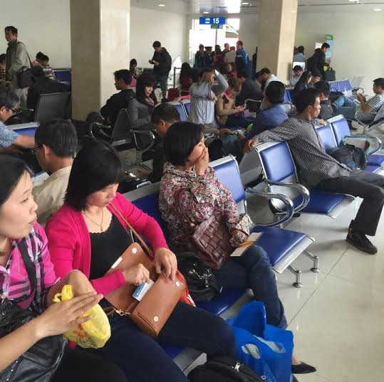 Máy bay Vietnam Airlines đi Cần Thơ hạ cánh ở TP.HCM ảnh 2 Máy bay Vietnam Airlines đi Cần Thơ hạ cánh ở TP.HCM ảnh 2